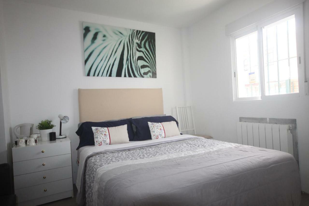 Little Peaceful Retreat Room With Bath, Heating, Terrace, Free Wifi Fridge Easy Parking Marbella Exterior foto